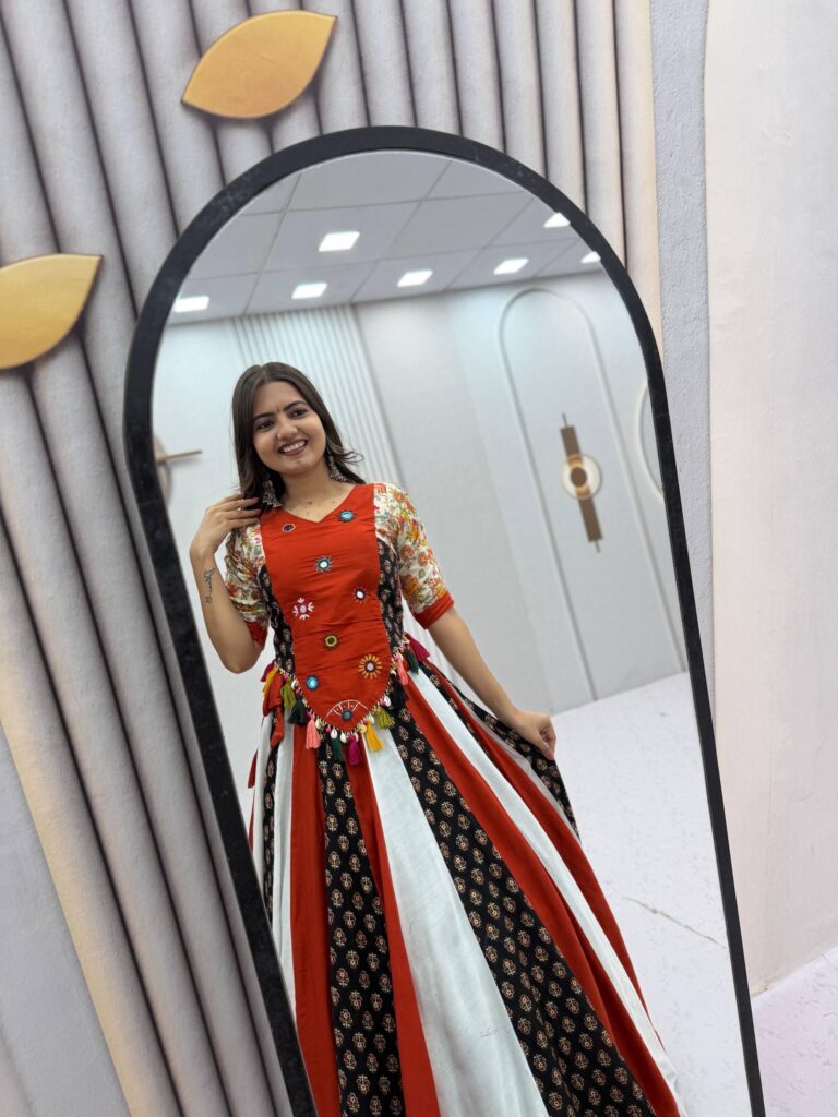 raal silk pc 587 kediyu neck design.jpg
